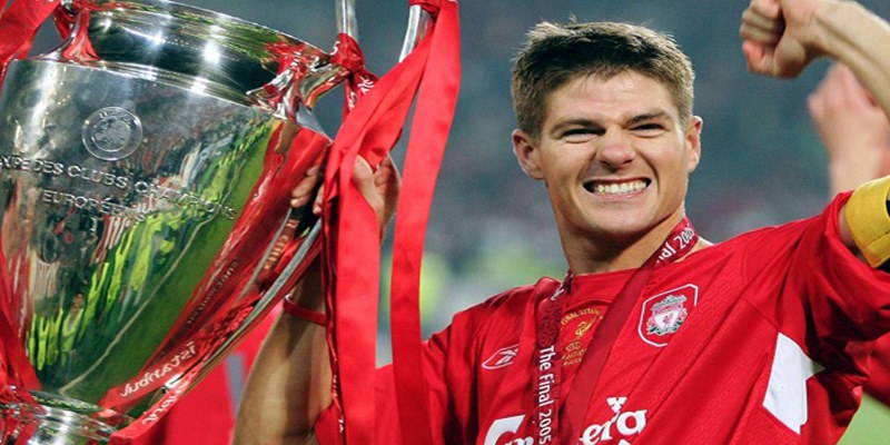 Steven Gerrard tiền vệ trung tâm xuất sắc hàng đầu trong màu áo Liverpool