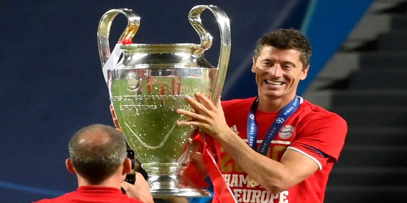 Robert Lewandowski ăn mừng chức vô địch C1 2019/2020 cùng Bayern